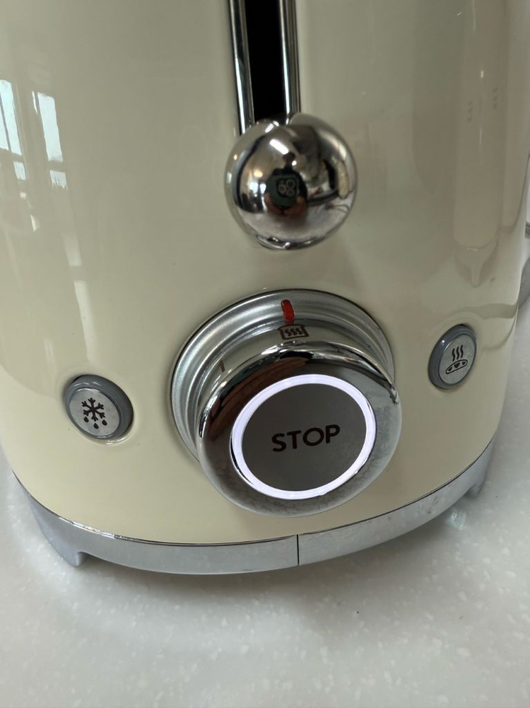 SMEG 2구 토스터기 크림색상 이미지