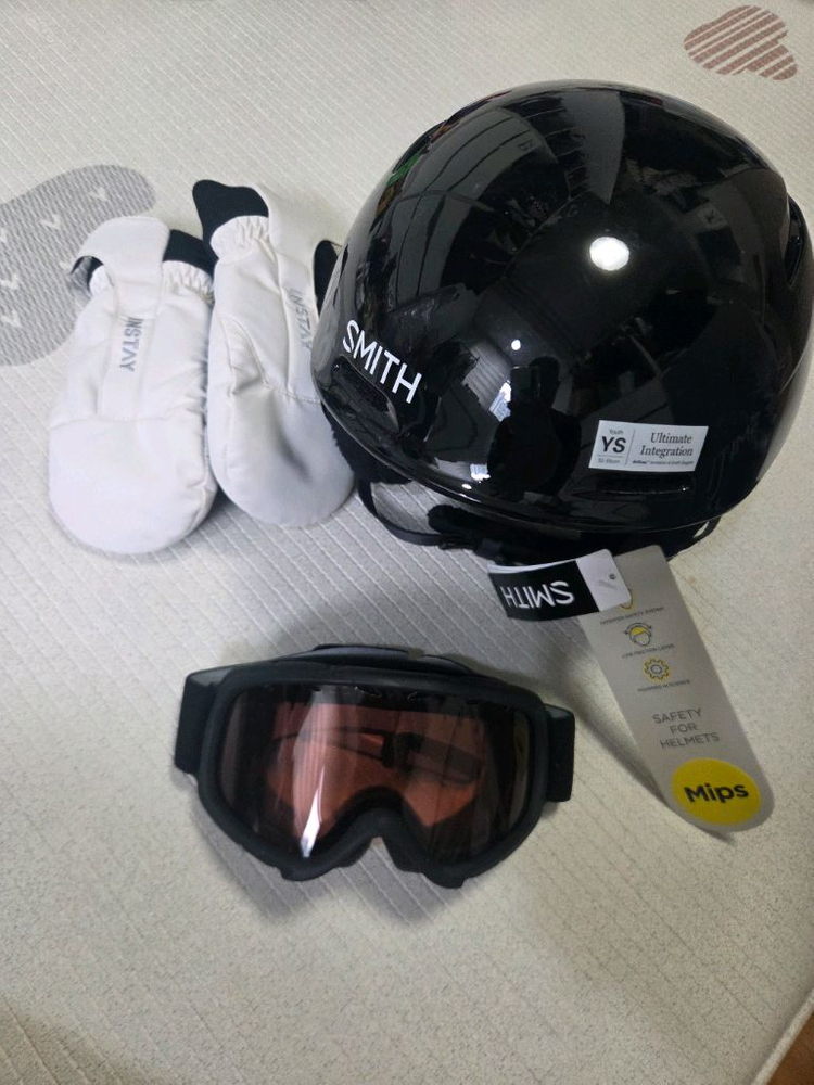 어린이 스미스 헬멧, 고글, INSTAY 장갑 세트 이미지