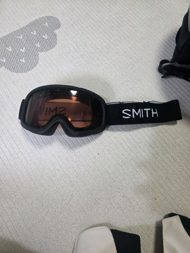 어린이 스미스 헬멧, 고글, INSTAY 장갑 세트 이미지