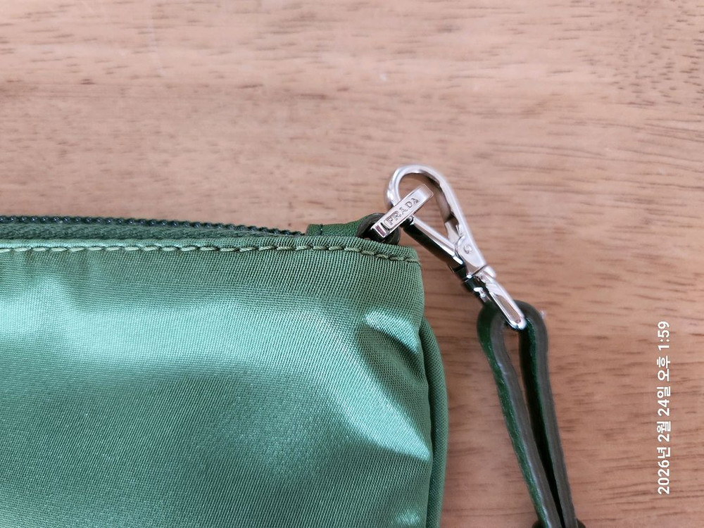 프라다 테수토 스트랩 파우치--3