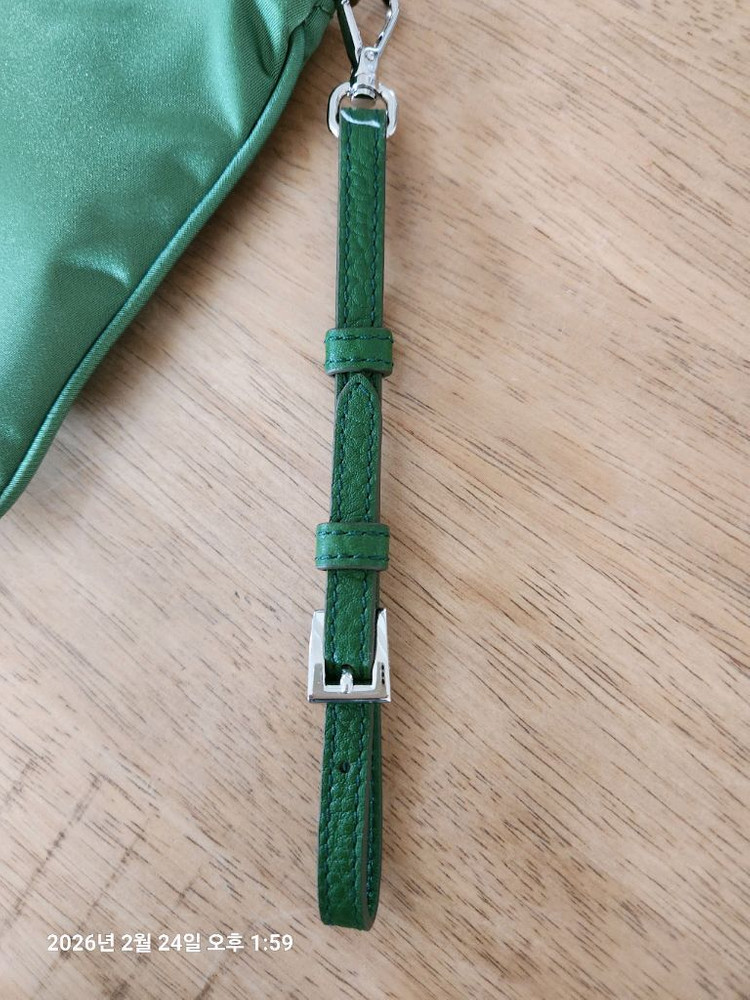 프라다 테수토 스트랩 파우치--4