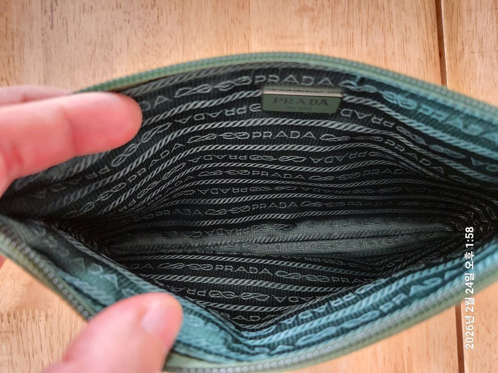 프라다 테수토 스트랩 파우치--6