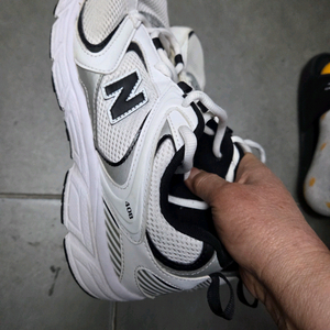 뉴발란스 운동화 270
