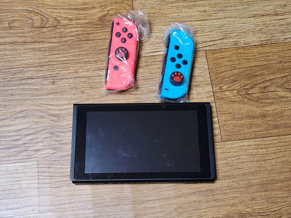 닌텐도 스위치 구형 18만 + 카트리지 팝니다. 이미지