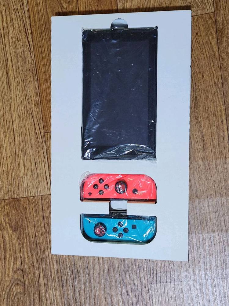 닌텐도 스위치 구형 18만 + 카트리지 팝니다. 이미지