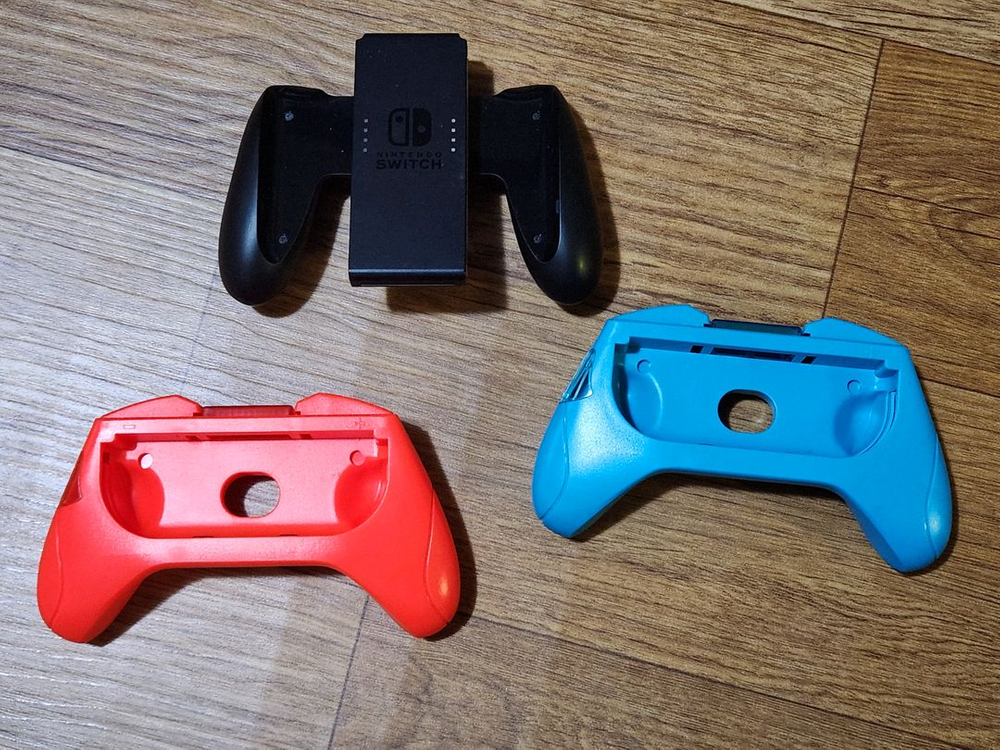 닌텐도 스위치 구형 18만 + 카트리지 팝니다. 이미지