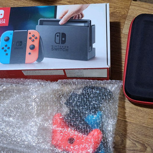 닌텐도 스위치 구형 18만 + 카트리지 팝니다. 이미지