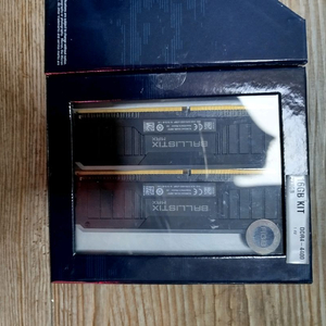 Crucial Ballistix MAX 16GB (8GB x 2) DDR4 4400MHz 램 제품입니다 전주시