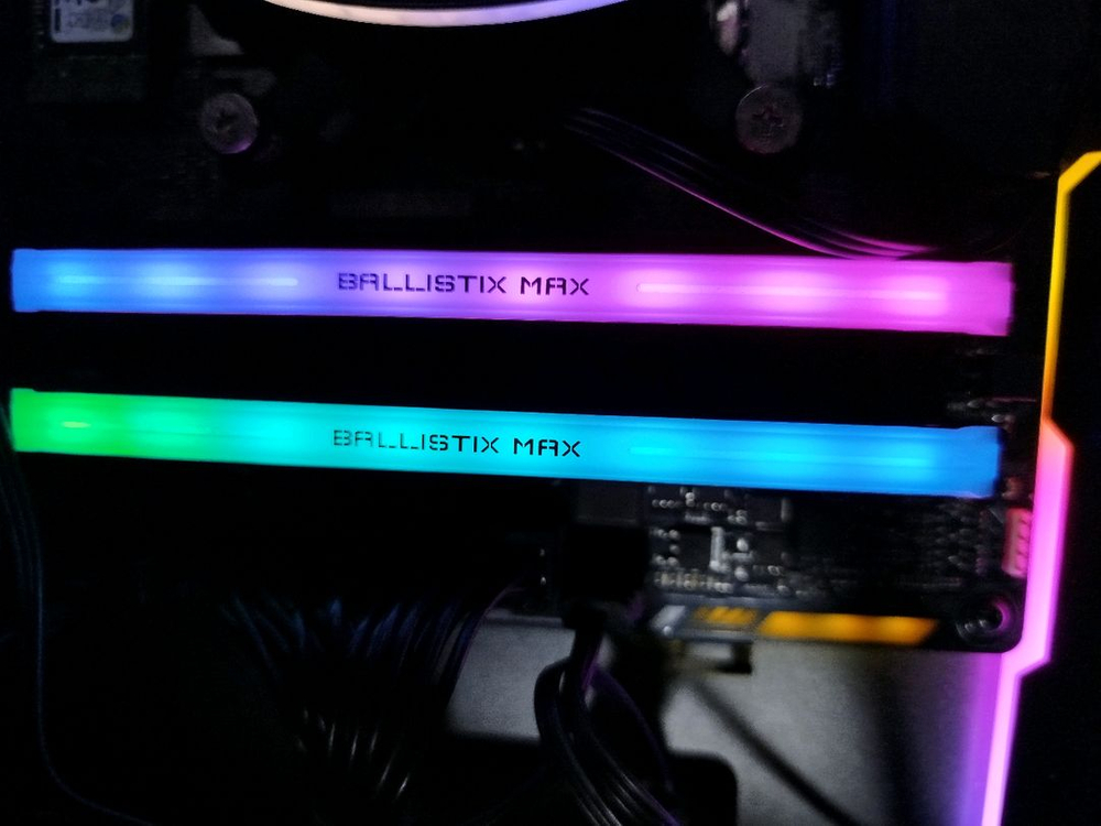 Crucial Ballistix MAX 16GB (8GB x 2) DDR4 4400MHz 램 제품입니다 전주시--2