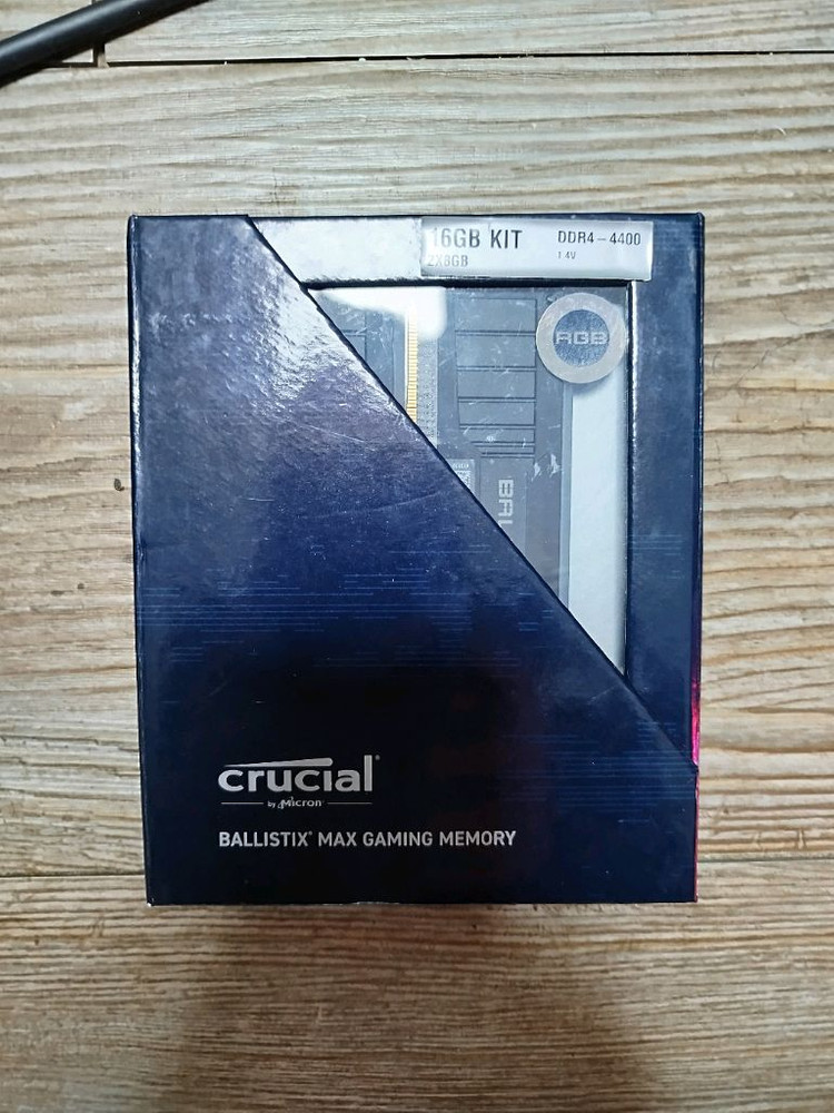 Crucial Ballistix MAX 16GB (8GB x 2) DDR4 4400MHz 램 제품입니다 전주시--4