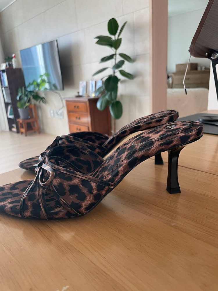 새상품 자라 레오파드 뮬 슬리퍼 힐 EU37 / 7cm--4