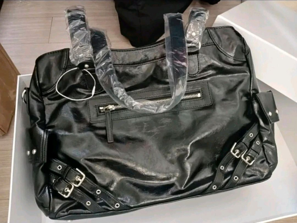 새상품 다이닛 스터드 포켓 빅백 블랙--2