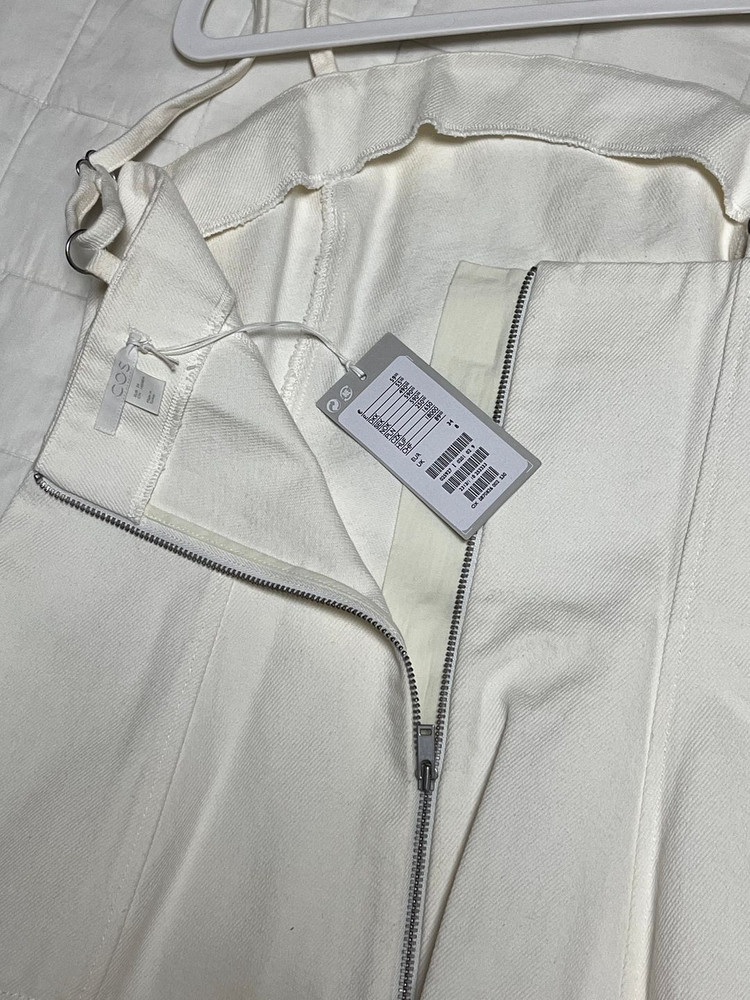 cos코스 슬리브리스 데님 탑 화이트--2