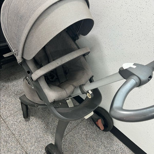 스토케 익스플로리 디럭스 유모차 이미지