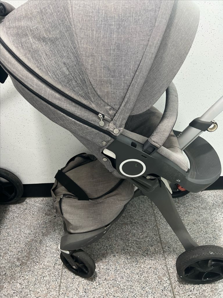 스토케 익스플로리 디럭스 유모차 이미지