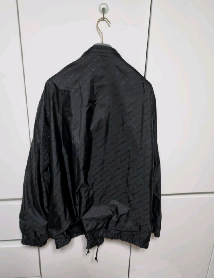 발렌시아가 멀티로고 바람막이--1