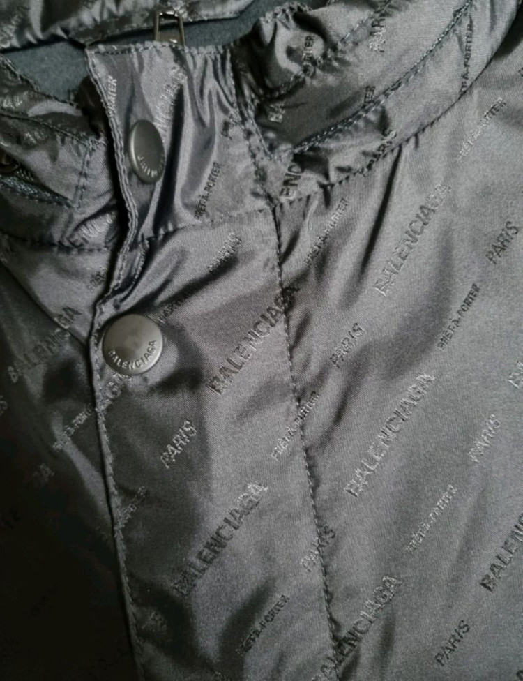 발렌시아가 멀티로고 바람막이--3