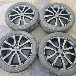 티볼리 순정 18인치 휠타이어 이미지