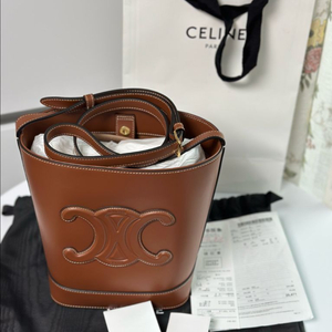 (미사용) 셀린느 스몰 퀴르 트리옹프 버킷백 이미지