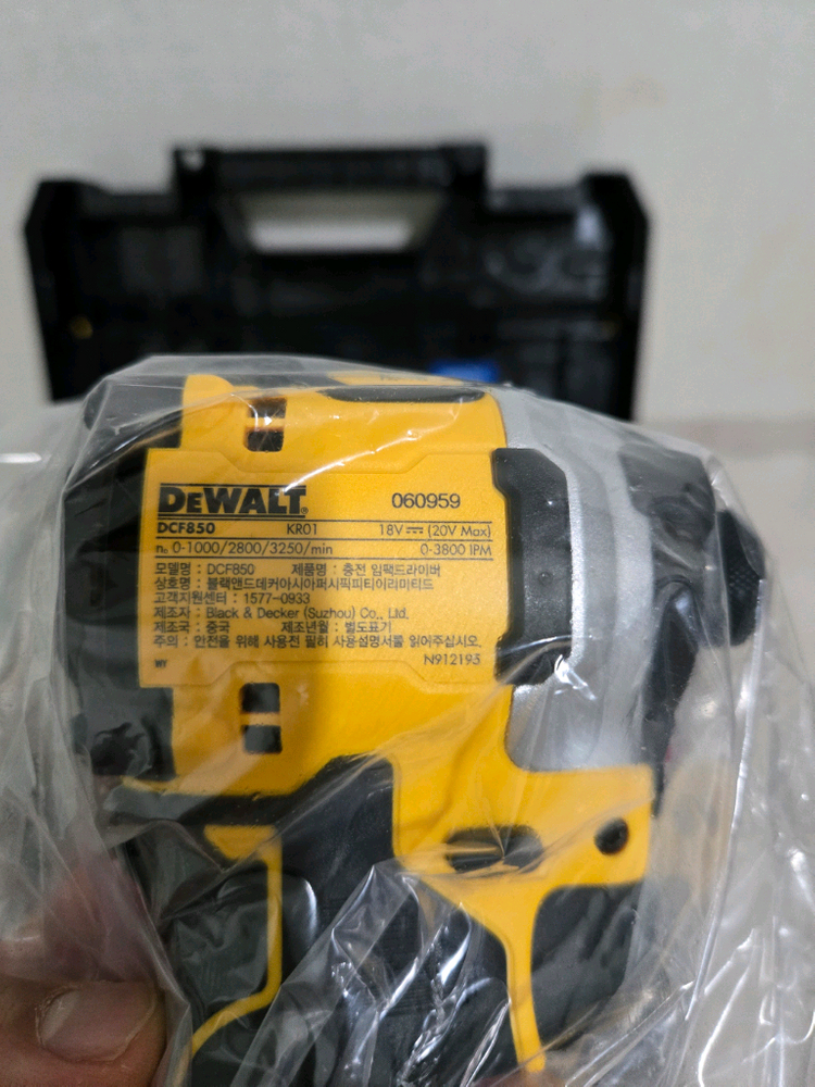 디월트 DCF850 임팩 드릴 드라이버 세트 새제품 판매합니다.--1