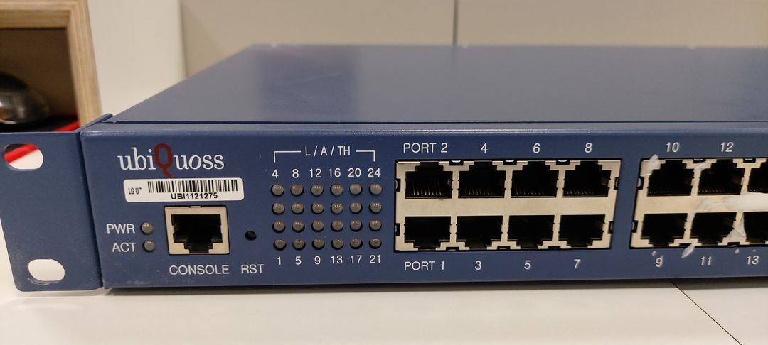 유비쿼스 24포트 P3624FG 판매합니다--2