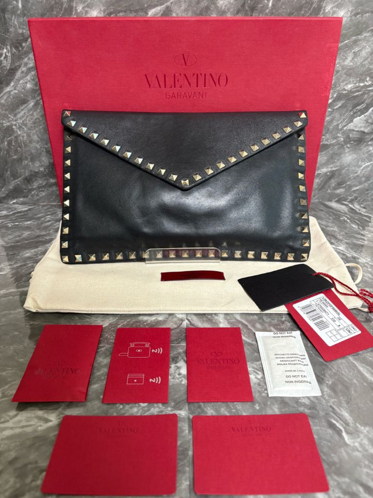 발렌티노 락스터드 카프스킨 엔벨로프 클러치--0