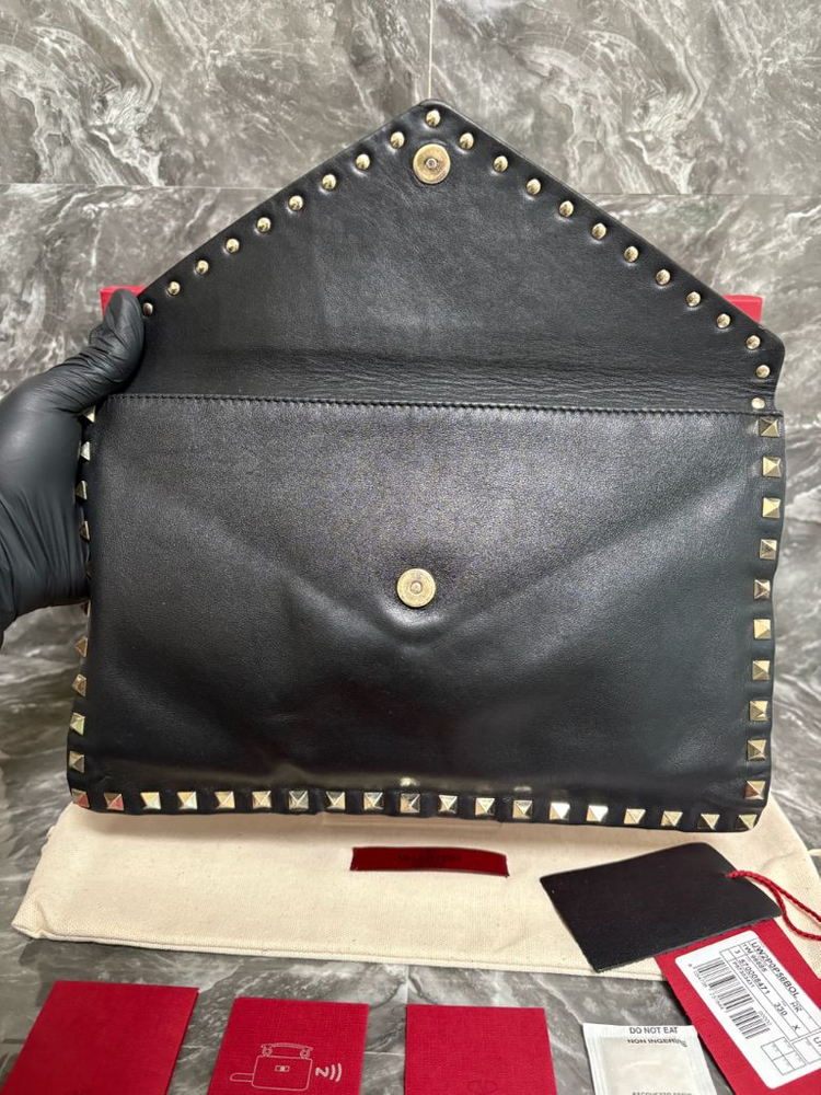 발렌티노 락스터드 카프스킨 엔벨로프 클러치--2