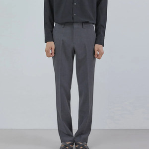 [44] 글로즈 스튜디오 세미 와이드 핏 포워드 슬랙스 - 다크 그레이