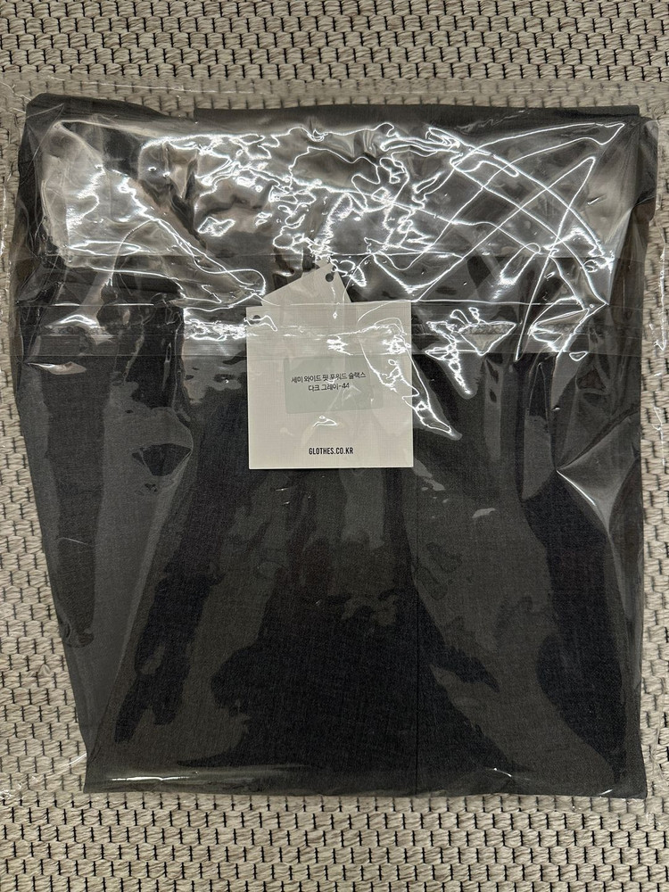 [44] 글로즈 스튜디오 세미 와이드 핏 포워드 슬랙스 - 다크 그레이--4