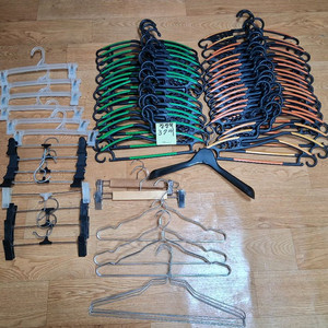 옷걸이 등 여러가지 있습니다 필요하신 분들은 편하게 보세요 전체세트 15000