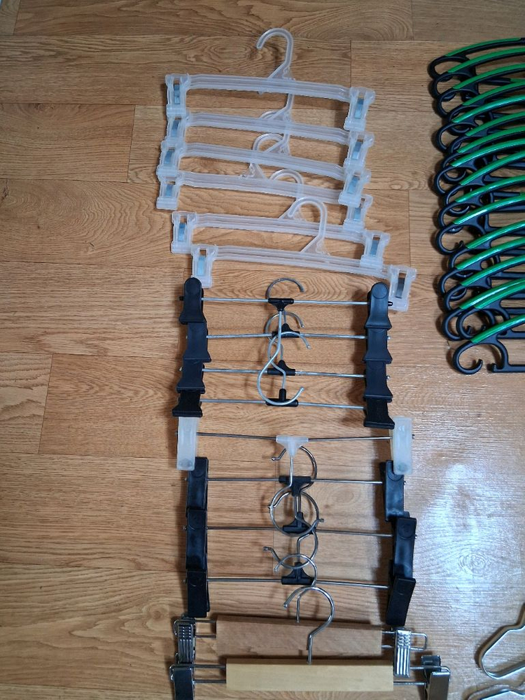 옷걸이 등 여러가지 있습니다 필요하신 분들은 편하게 보세요 전체세트 15000--2