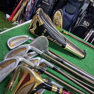 골프채 골라가세요 이미지
