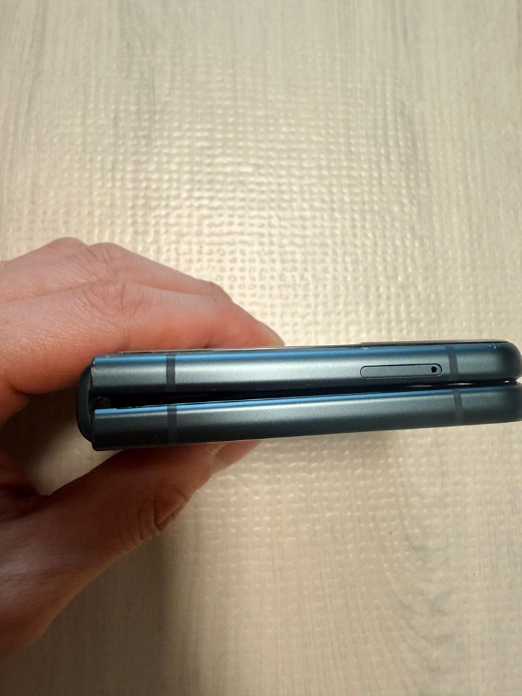 갤럭시 Z 플립3 5G 그린 256기가 판매합니다.--3