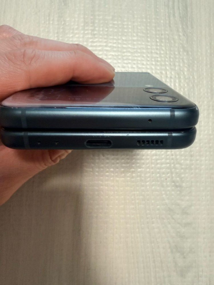 갤럭시 Z 플립3 5G 그린 256기가 판매합니다.--4