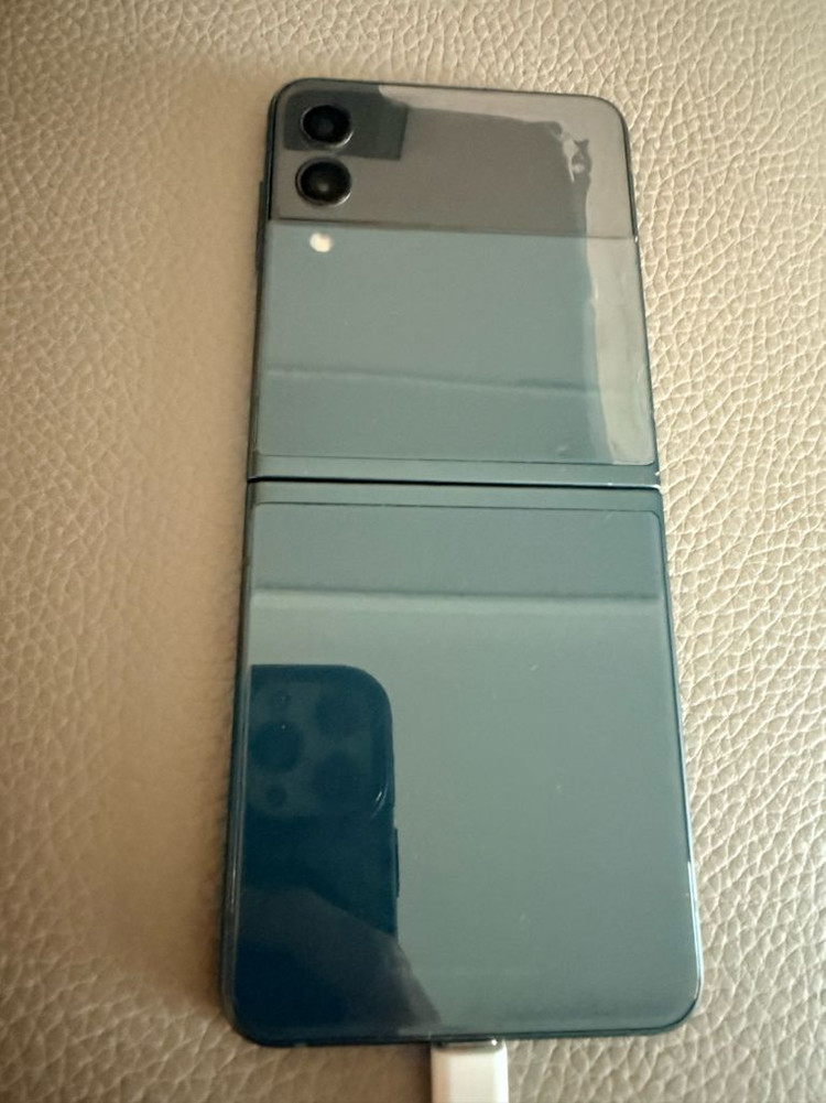 갤럭시 Z 플립3 5G 그린 256기가 판매합니다.--9