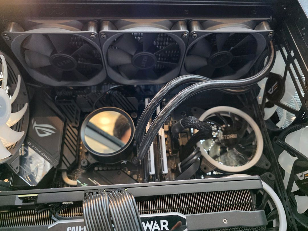 10900K + 3070 게이밍 PC 본체 팝니다.--6