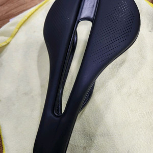 호비 제우스 T-80 EVA 초경량 풀카본 안장