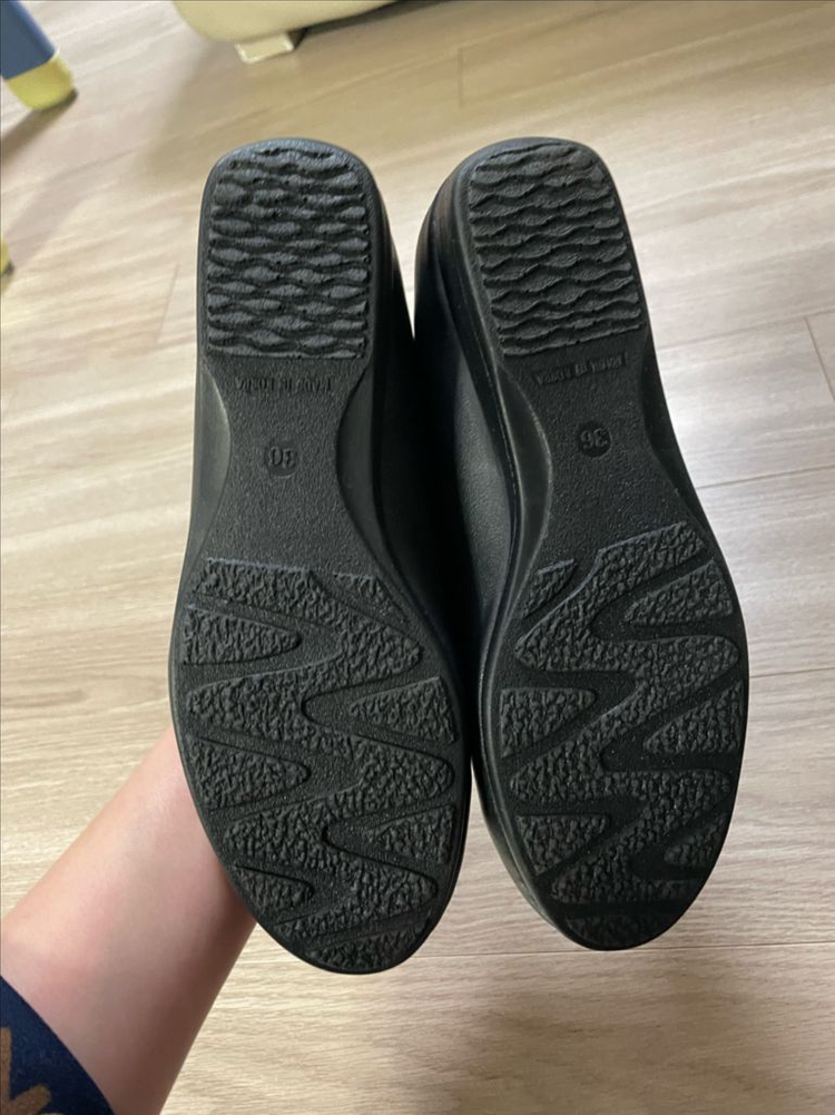 여성단화 / 플랫슈즈 / 235사이즈 / 상태좋음--2