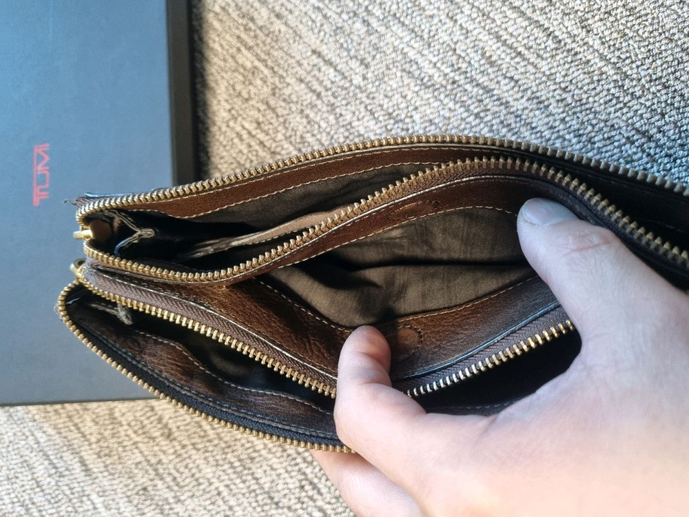 투미 가죽 손가방 파우치 클러치백--4