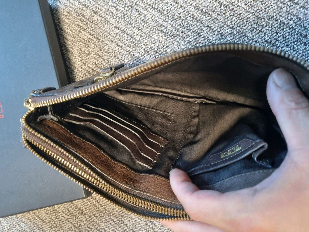 투미 가죽 손가방 파우치 클러치백--5