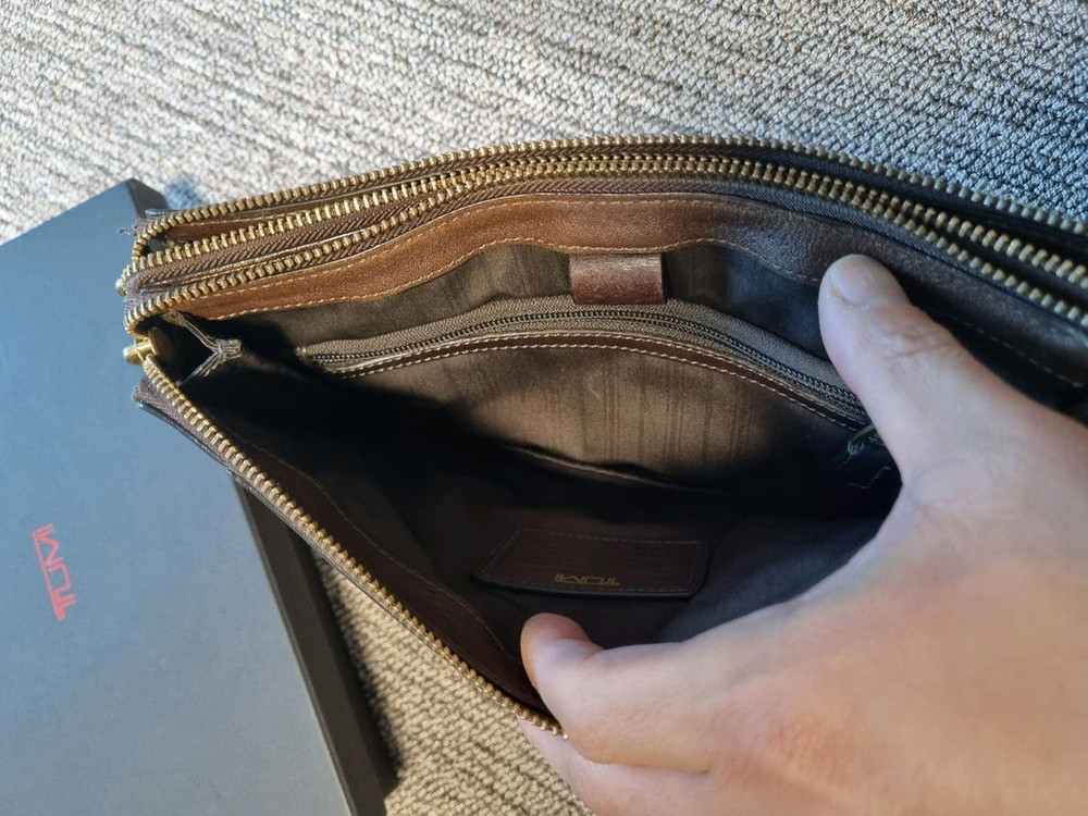 투미 가죽 손가방 파우치 클러치백--6