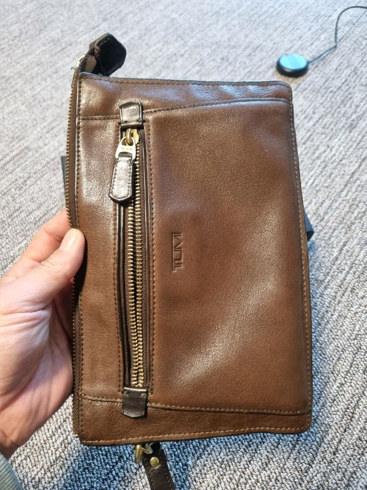 투미 가죽 손가방 파우치 클러치백--8