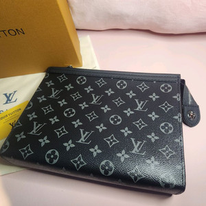 루이 모노그램 크러치