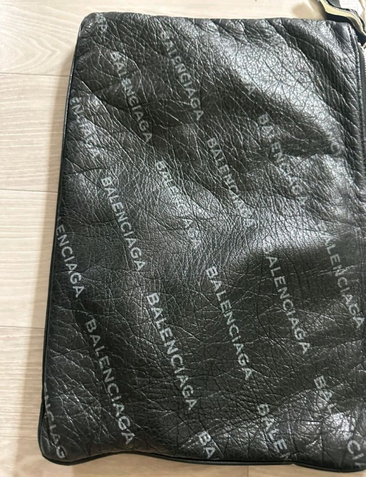 발렌시아가클러치백--1
