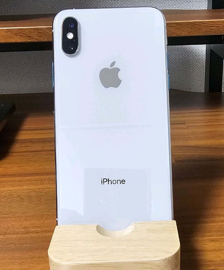 아이폰XS 512g 실버 판매!(선물용)(인스타 감성용 Top1)--1