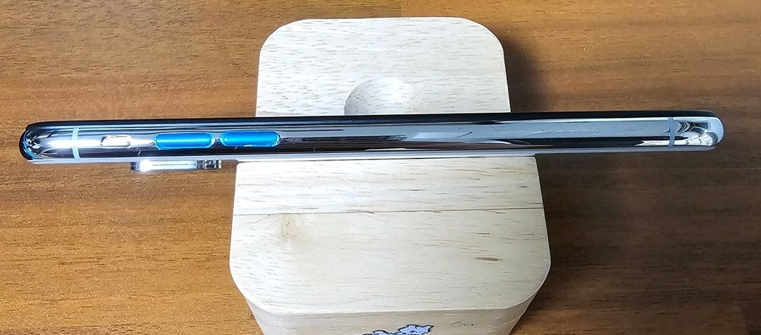 아이폰XS 512g 실버 판매!(선물용)(인스타 감성용 Top1)--2