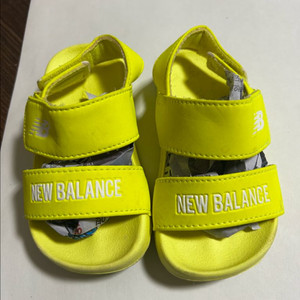 뉴발란스 샌들 140