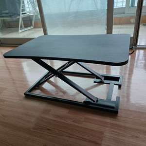 높이조절 스탠딩 데스크 이미지