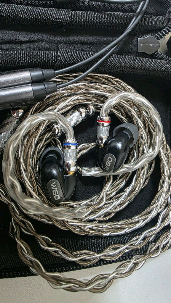 IFI GO POD DAC & WESTONE W60 이어폰 이미지