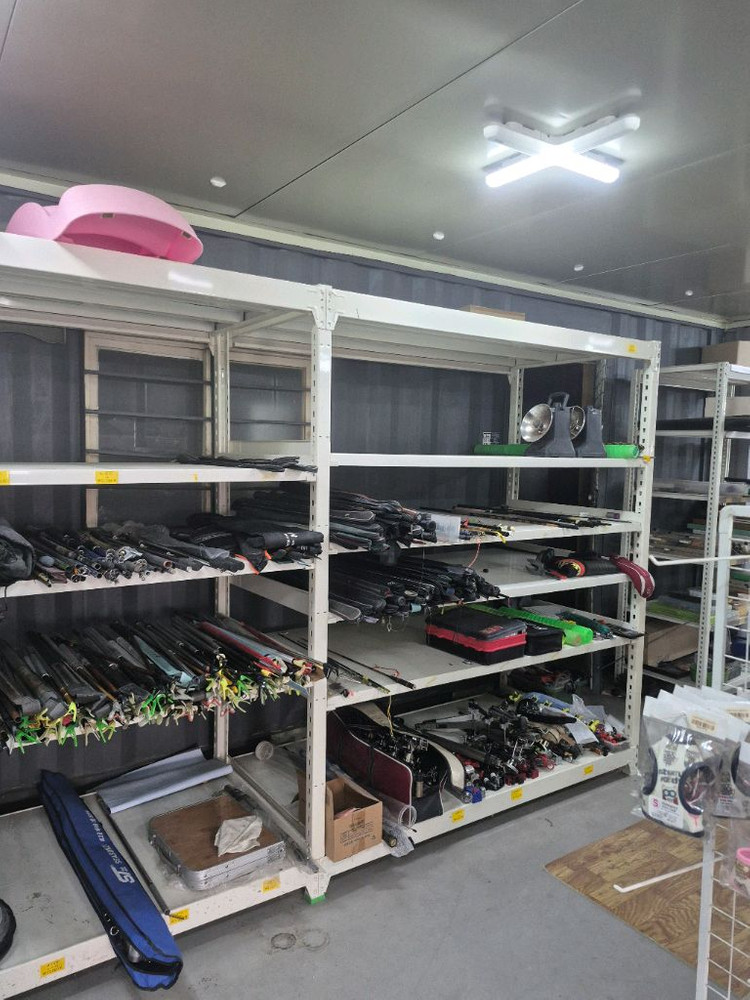 컨테이너 3x6미터 실내사무실로 쓰던거라 녹없음 냉난방기 포함 농막가능--2